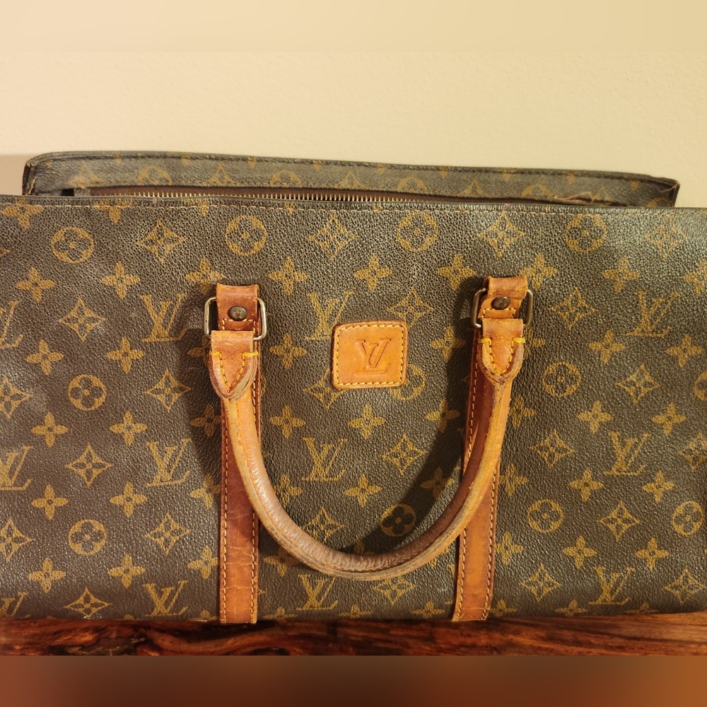 Leather Purse LV